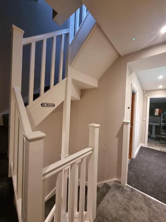 6 Dbl Bed, Central Huddersfield House Inc Parking Exterior foto